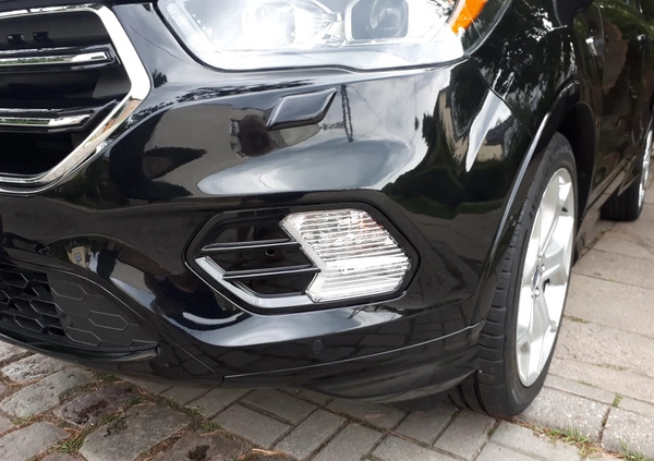 Ford Escape cena 77900 przebieg: 31654, rok produkcji 2019 z Słupsk małe 781